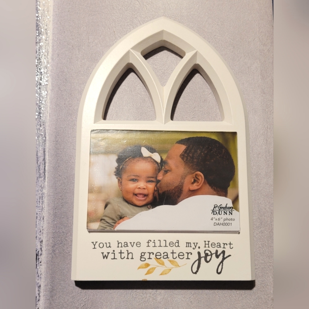 P. Graham DUNN Creme Colored Handcrafted Wooden Picture Frame/Wall Decor.